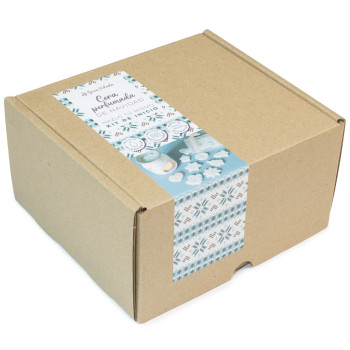 All-Inclusive-Kit zur Herstellung von duftendem Weihnachtswachs. All-Inclusive-Kit zur Herstellung von duftendem Weihnachtswachs.