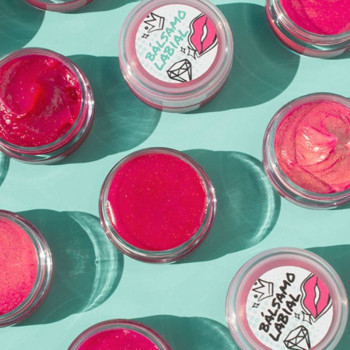 Kit zur Herstellung von hausgemachtem Lippenstift. Online-Verkauf. Kit zur Herstellung von hausgemachtem Lippenstift. Online-Verkauf.