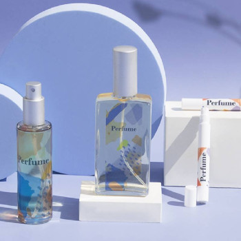 Kit zur Herstellung von selbstgemachtem Parfüm. Materialien und Anleitungen Kit zur Herstellung von selbstgemachtem Parfüm. Materialien und Anleitungen