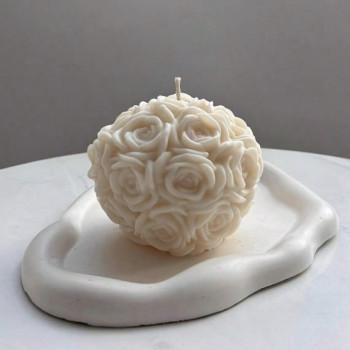 Kleine Rosenkugel Kerzenform. Kleine Rosenkugel Kerzenform.