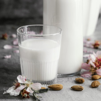 Premium-Essenz aus Milch und Mandeln. Online-Verkauf. Premium-Essenz aus Milch und Mandeln. Online-Verkauf.